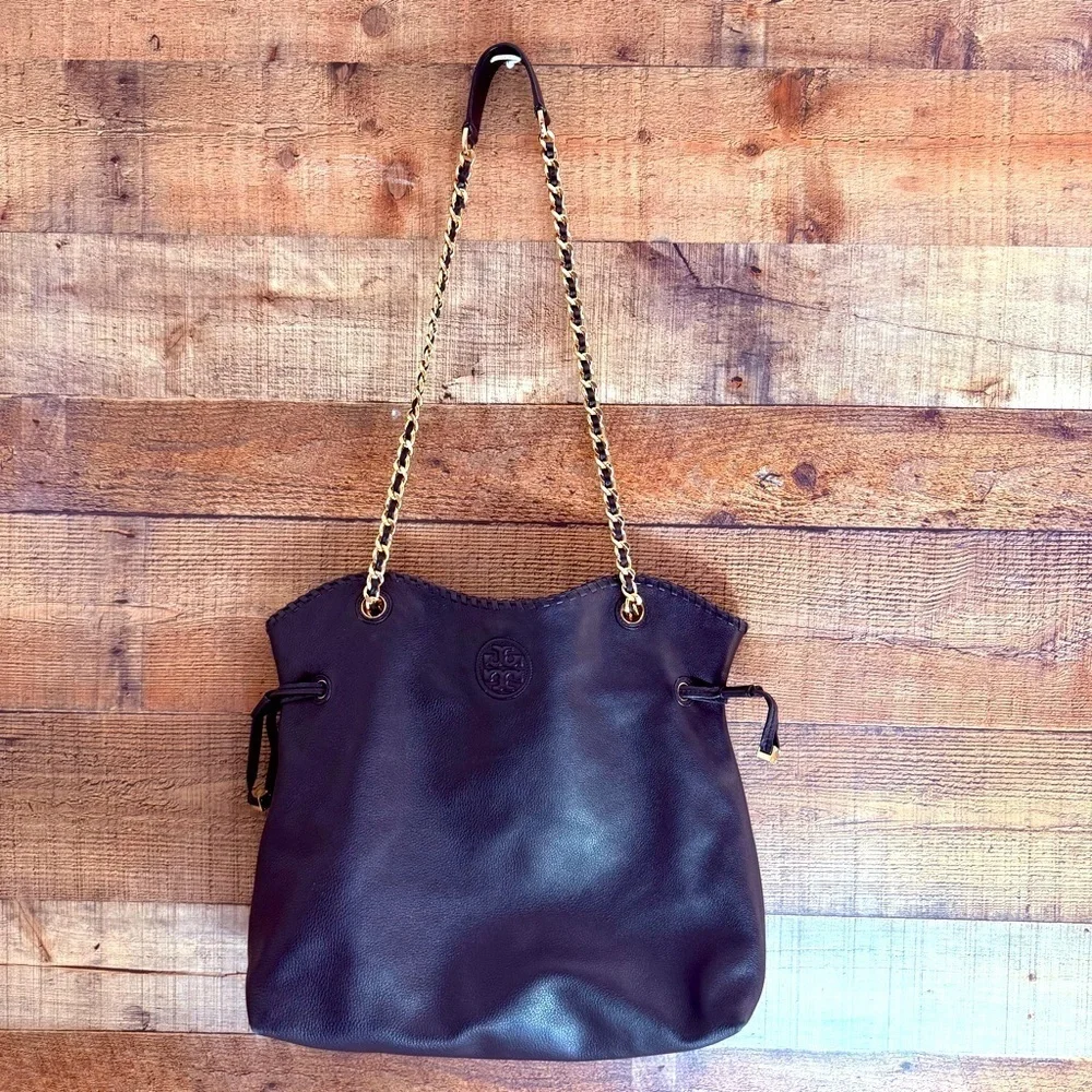 Tory Burch Marion East West in Black Pebbled Leather Bag